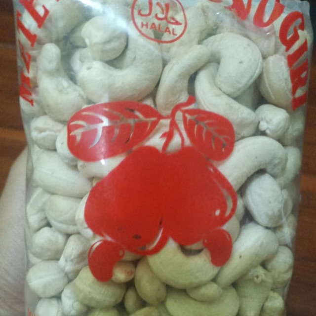 

Kacang Mete Wonogiri Mentah Super