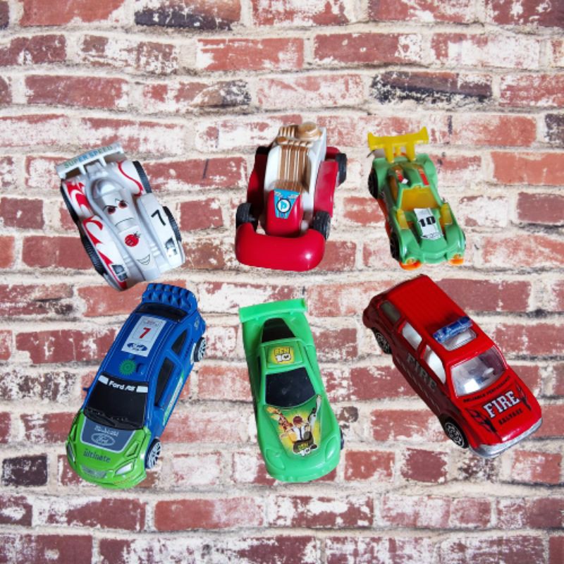 Mainan Mobil Balap Ben 10 Anak Laki