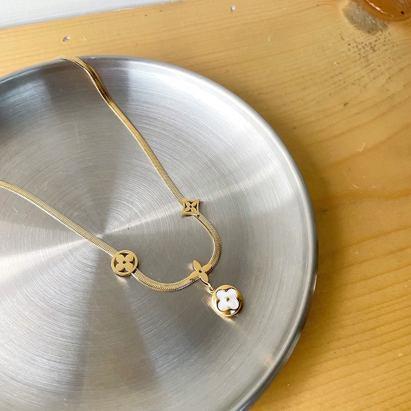 Anting Tusuk Bentuk Daun Clover Warna Emas Untuk Wanita