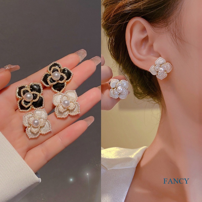 Anting Stud Desain Bunga Camellia Aksen Mutiara Berlian Imitasi Bahan S925 Silver Gaya Retro Untuk Wanita