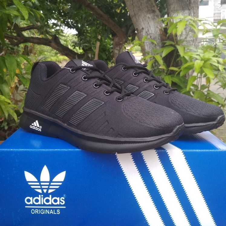 Sepatu Sekolah Hitam Full. Sepatu Adidas Hitam Polos. Sepatu Pria Wanita