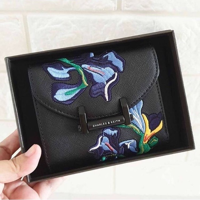 Dompet charles n keith