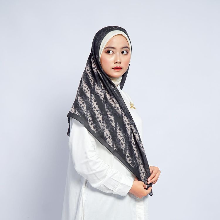Jilbab Premium Li Scarf Parang Rusak Scarf - Black