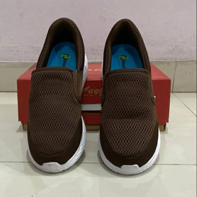 Sepatu eagle tanpa tali tipe NIKOLA (coklat)