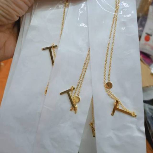 Kalung abjad titanium kualitas premium ,ready semua A-Z (tidak luntur, tidak gatal, tidak berkarat)