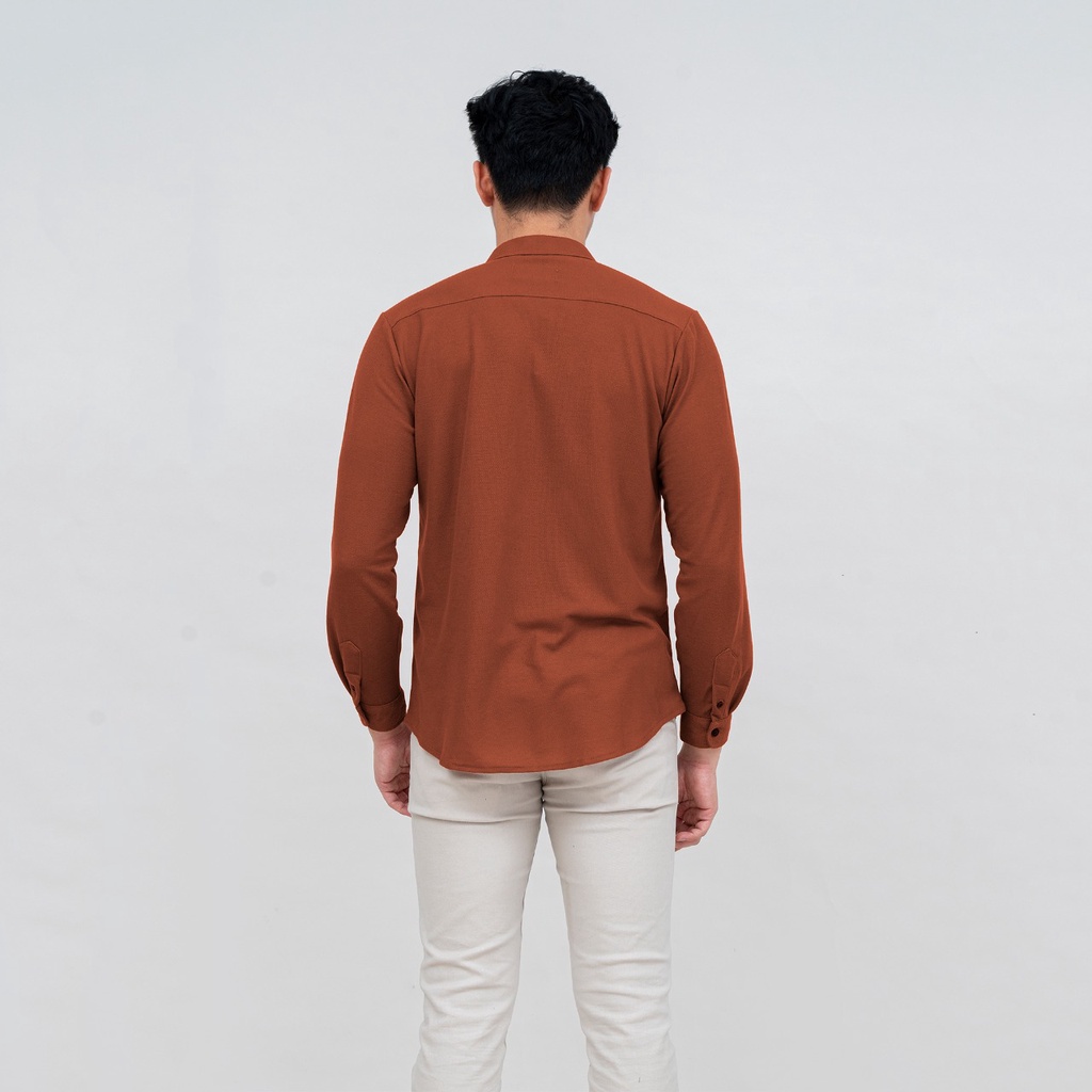 BROGUY Kemeja Pria Lengan Panjang Basic Polos Kerah Sanghai Casual Slimfit Light Brown Size M - XXL