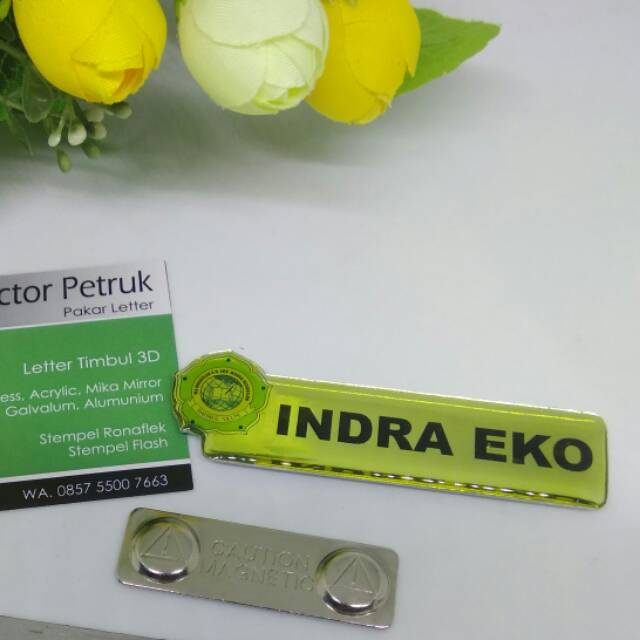 

Name tag gold exclusive aplikasi magnet bahan aluminium lapis fiber