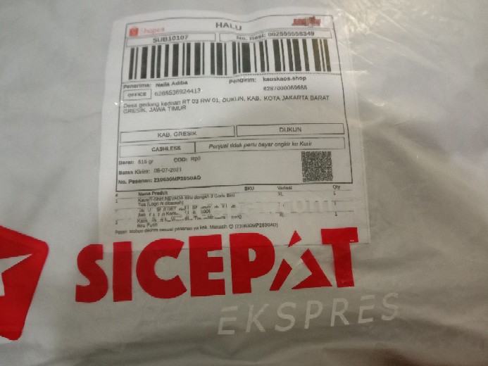 Kaos / T-shirt Details Putih Round Neck Motif Batik Dengan Kantong ( 100% Katun)