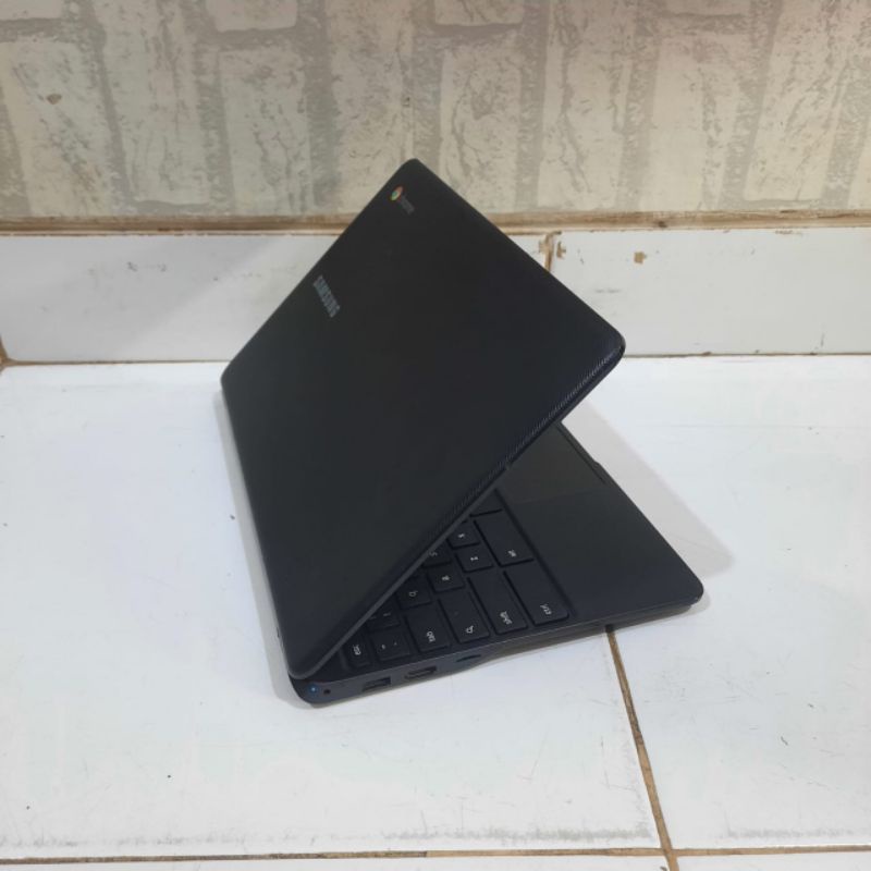 SAMSUNG CHROMEBOOK 500C CELERON N3060 RAM 4GB/32GB OS. CHROME SUPER SLIM RINGAN ENTENG OK