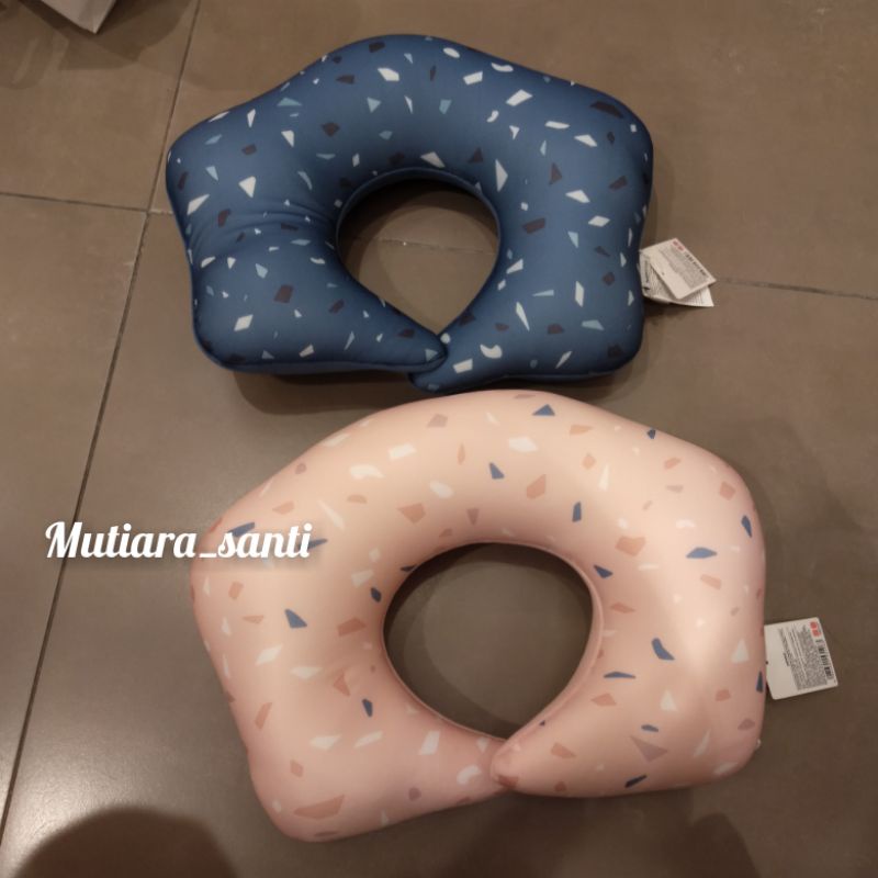 interesting u-shaped neck pillow / miniso bantal leher / bantal leher miniso / bantal leher 2 warna