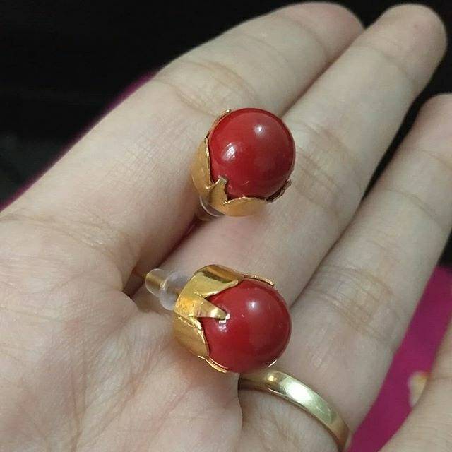 Giwang lapis emas mutiara merah