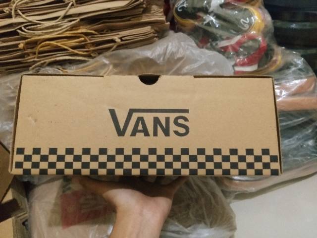 Tempat Kotak Box Sepatu Vans Off The Wall Kado Hadiah