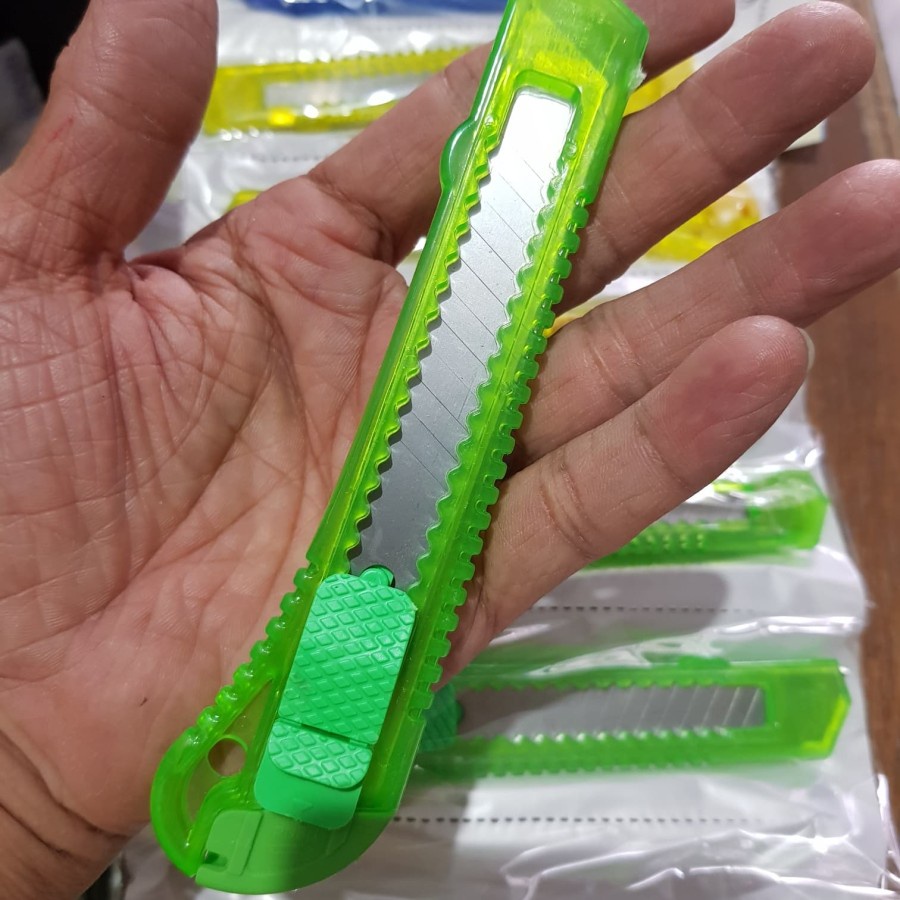 

Cutter renteng besar NAKAYA isi 12 pcs Murah Berkualitas