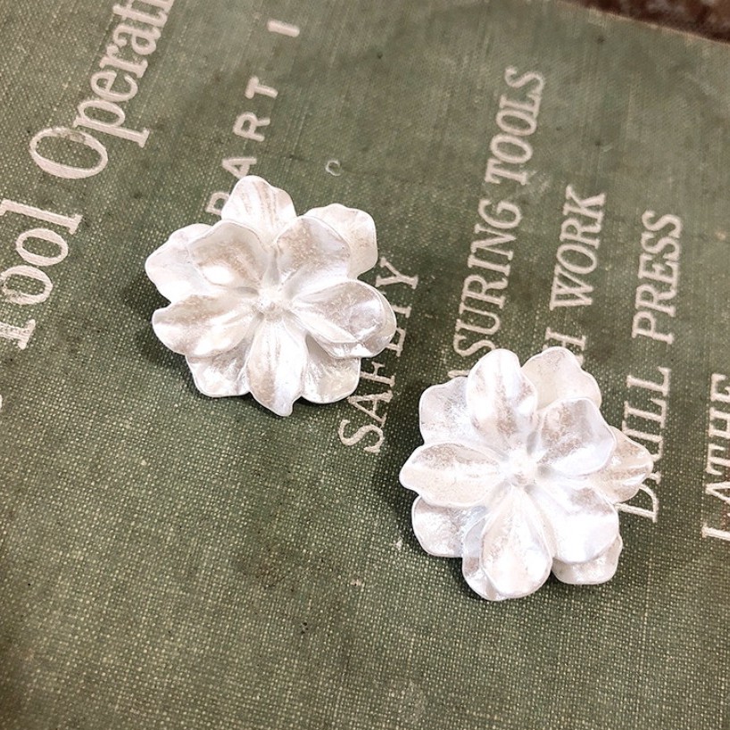 Anting Wanita Korea Elegan Bunga Putih Ungu/ Korean Elegant White Purple Flower Bloom Earrings-5