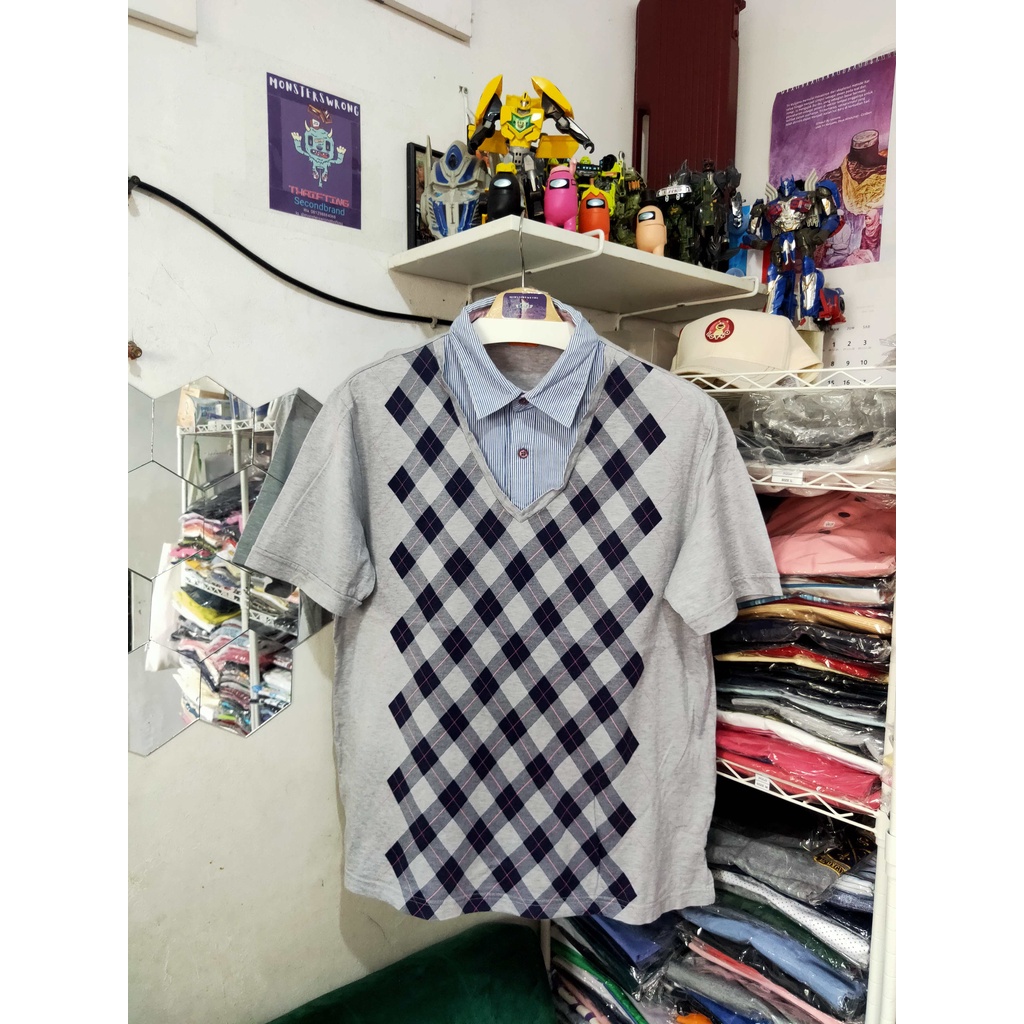 Kaos Polo GGIO II Abu Abu Motif Kotak Kotak Center