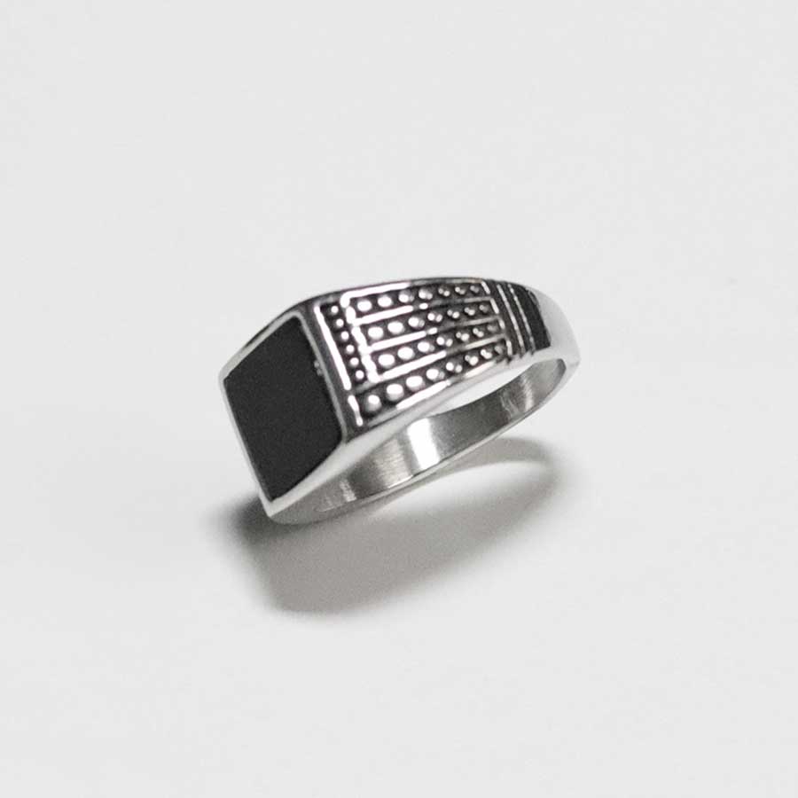 Cincin Bahan Titanium Steel Warna Hitam Aksen Batu Permata Kristal Gaya Vintage Untuk Pria