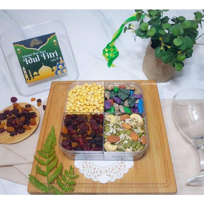 

Hampers Idul Fitri / Parcel Lebaran / Paket Sekat 4 E (Craisin, Mix Seed & Nut, Kacang Arab, Cokelat kerikil)