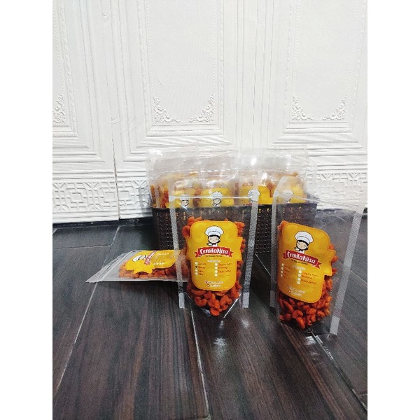 

Makaroni CemilaNisa Makanan ringan enak kemasan 90gr rasa Daun Jeruk