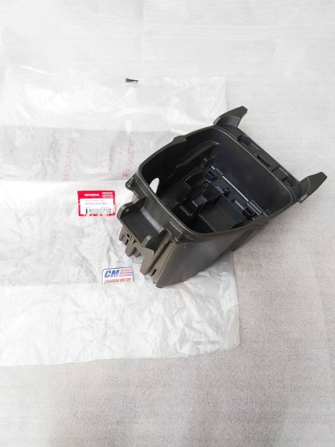 Box bagasi beat cw lama tipe karbu asli HONDA AHM 8125A-KVY-960