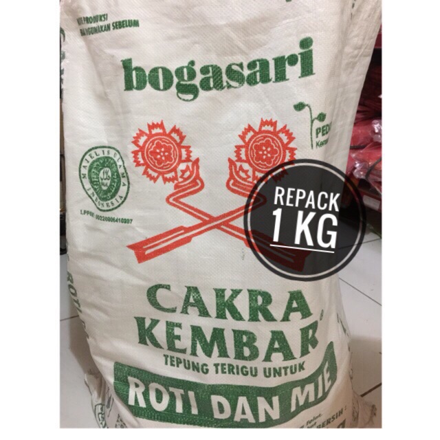 

Tepung Terigu Cakra Kembar Bogasari repack 1kg