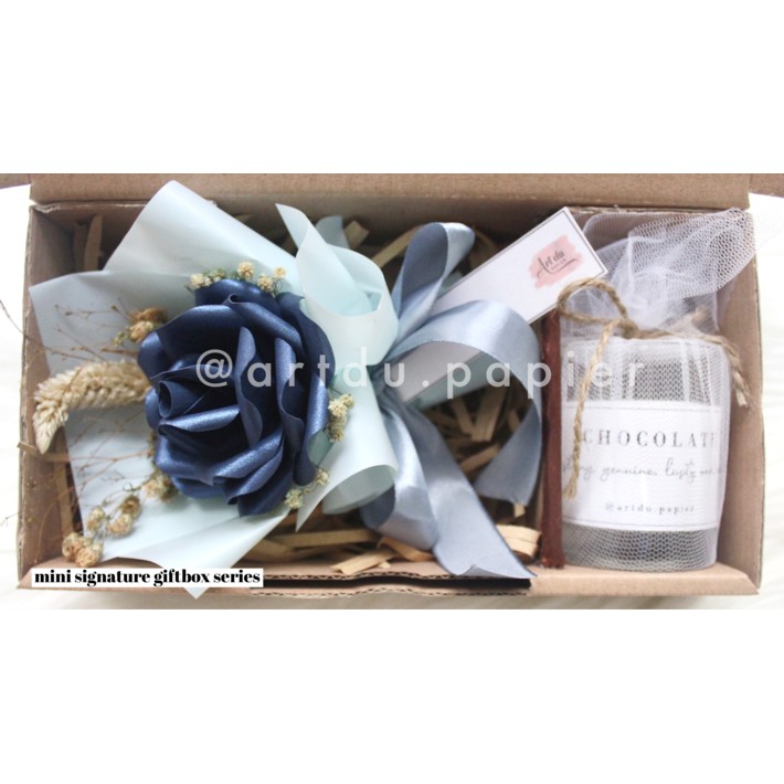 

Signature Gift Box / Hampers Unik / Gift Box Unik – Candle Bundle Series