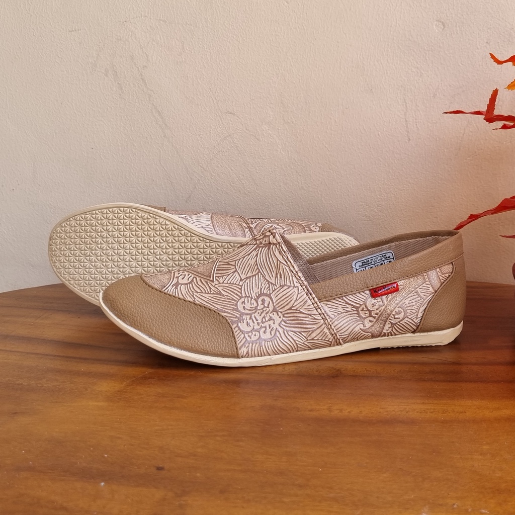 Sepatu Slip On Wanita terbaru 2021. Sepatu flat wanita import murah.   Sepatu slipon wanita terbaru.