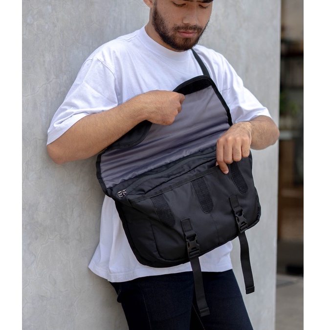 REVIVE Amazon Tas Selempang Pria | Tas Laptop | Sling Bag