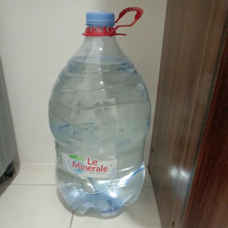 

GALON AIR LE MINERALE 15 LITER BEKAS (KONDISI BAGUS DAN STOK BANYAK)