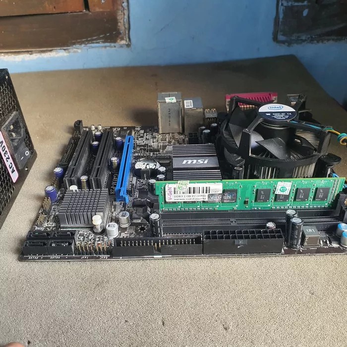 MOBO PAKETAN MSI DDR3 + PROC CORE 2 QUAD Q8400 + FAN+ PSU SIMBADDA 450