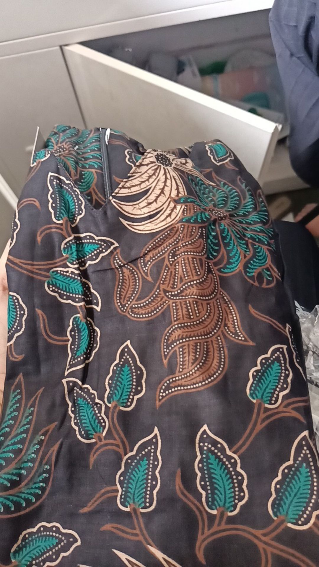Couple Batik Atasan Wanita Kemeja Pria Seragam Batik Kerja Warna Hijau By Batik Dua Putri Collection