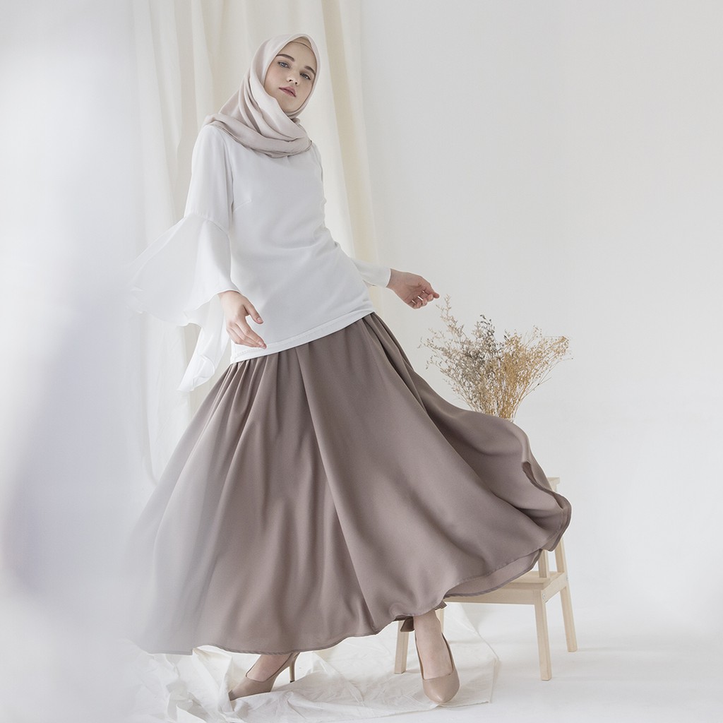 Taraka by Aska Label - Maxi rok circle swing dengan pinggang karet warna Taupe, Black, Redbud, Navy