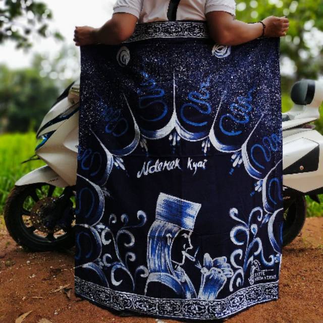 Sarung Lukis Malam Nderek Kyai Biru 574