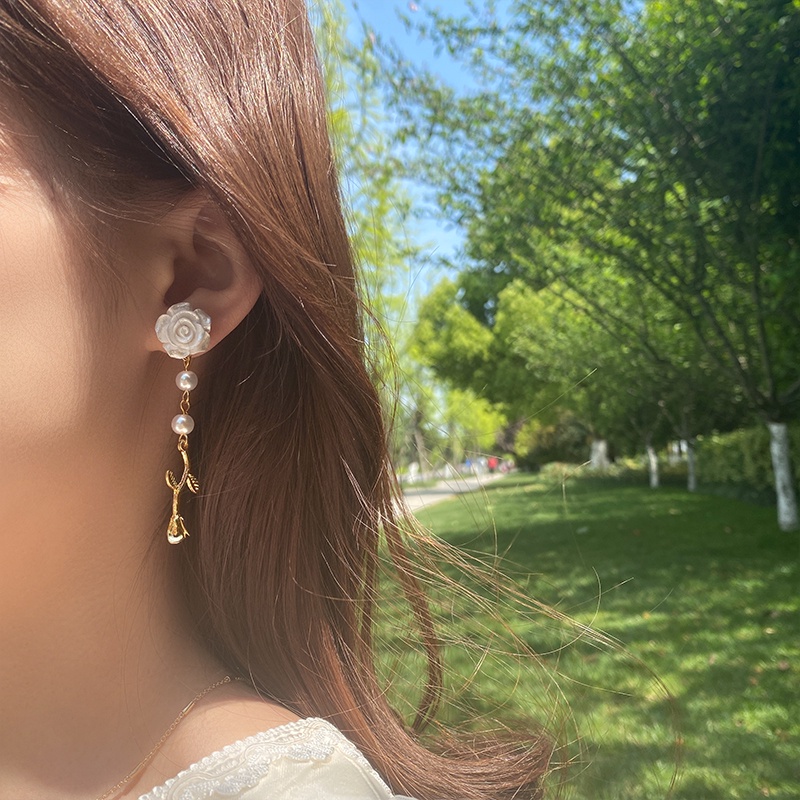 Anting Camelia Kupu-Kupu Mutiara Aksesoris Telinga Wanita Korea Elegan