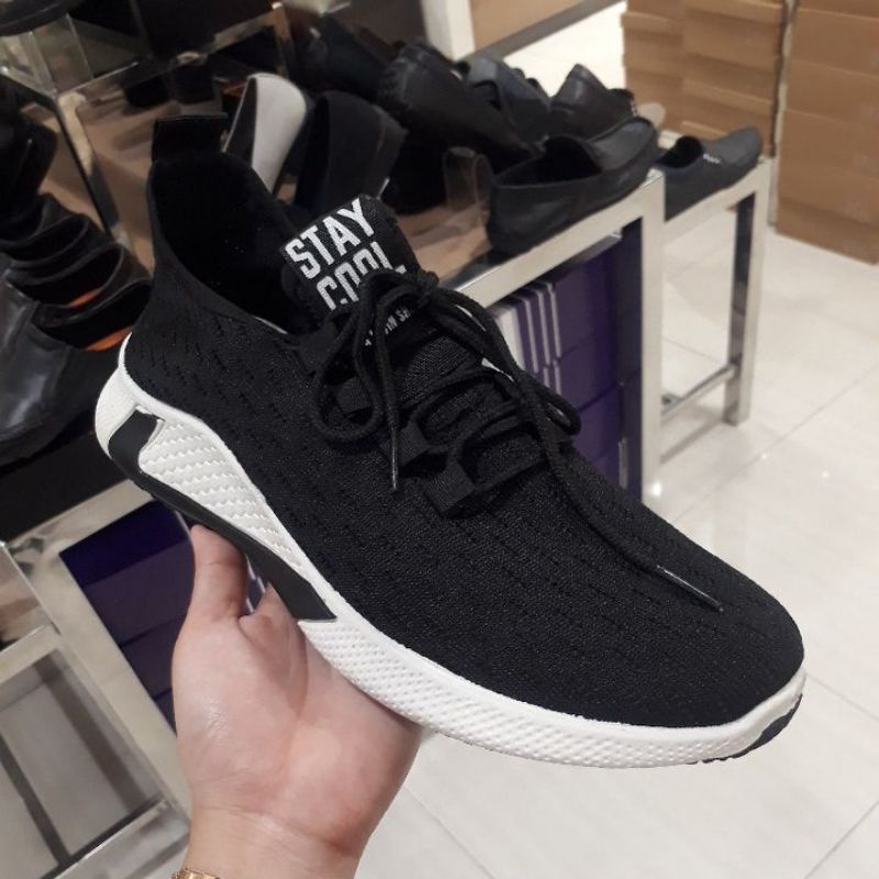 sepatu casual kasual Dr kevin