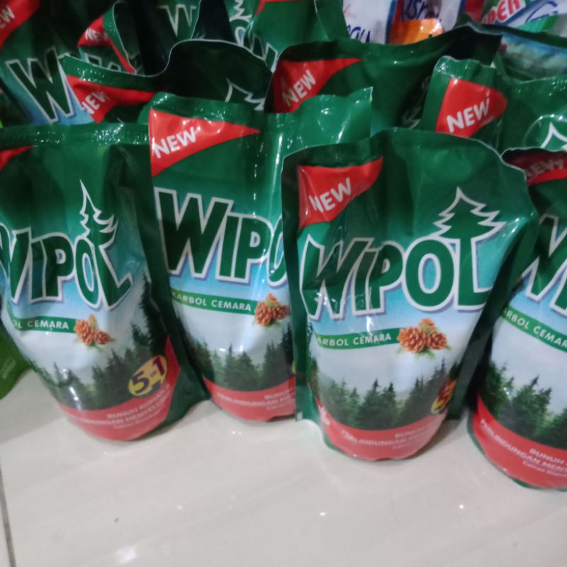 WIPOL Karbol Cemara 750ml