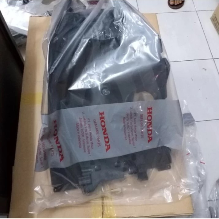 Spakbor Belakang Vario 125 Fi AHM 8010AKZR600