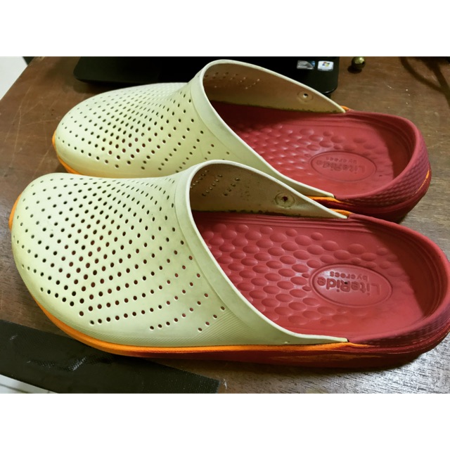 PRELOVED SANDAL CROCS LiteRide SLIPON