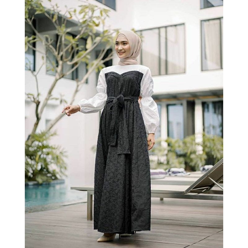 Gamis hitam Laluna
