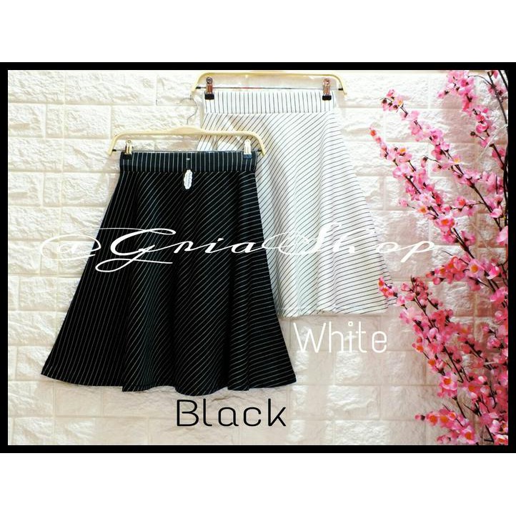Rok Payung Pendek Salur - Putih, S