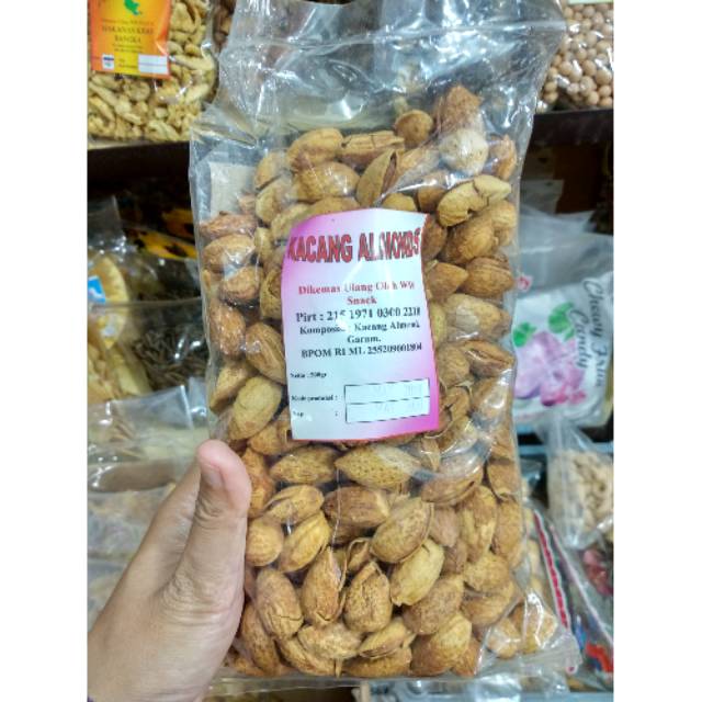 

kacang almond
