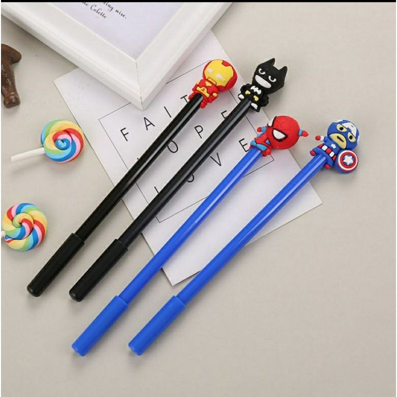 PULPEN GEL SUPERHERO 3D PULPEN KARAKTER SIPERHERO BATMAN SPIDERMAN IRONMAN KAPTEN AMERIKA PULPEN GEL IMUT PULPEN KEREN