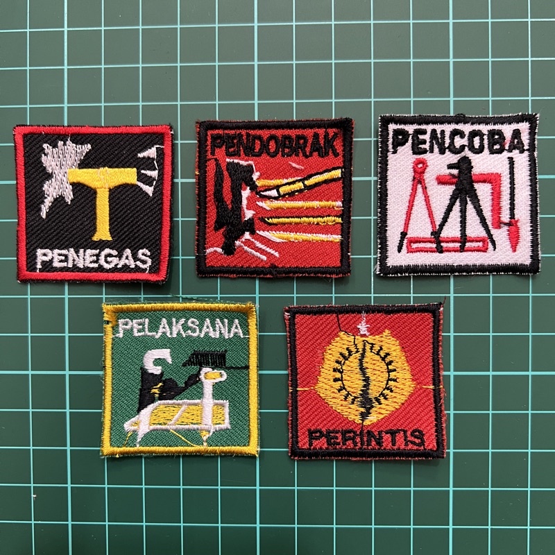 Lambang Bordir Sangga PRAMUKA ( Penegas, Pendobrak, Pencoba, Pelaksana, dan Perintis )