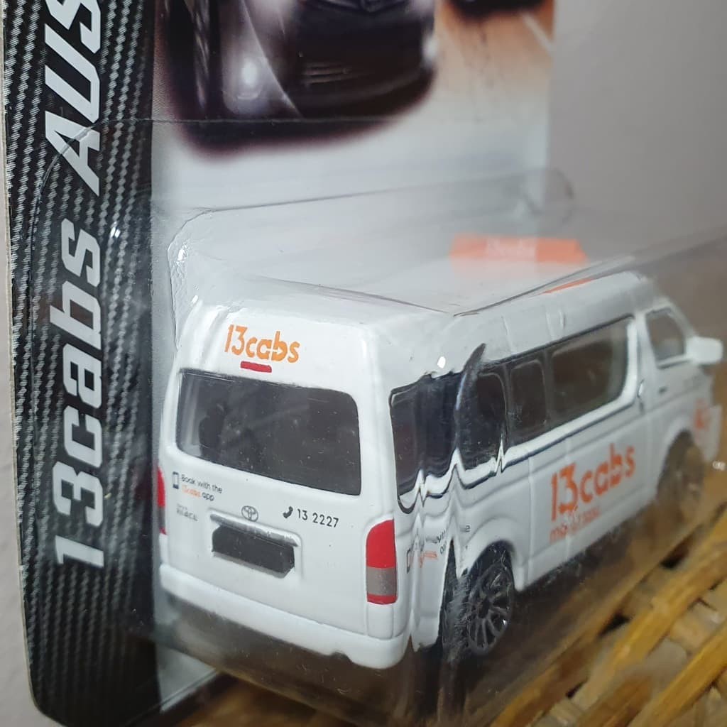 Diecast mobil Majorette 13 Cabs Australia Toyota Hiace putih