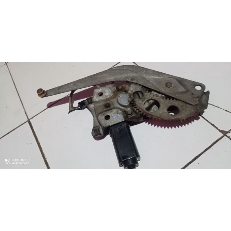 power window belakang kanan(mazda 323 1986-1989) ford laser