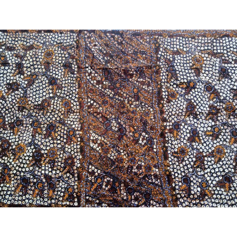 Sarung batik tulis khas Lasem Rembang