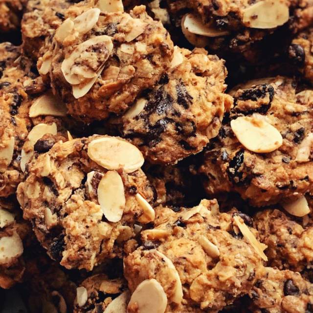 

Oatmeal Cookies Almond Raisin Kemasan Kecil 225gr (Kue Lebaran)