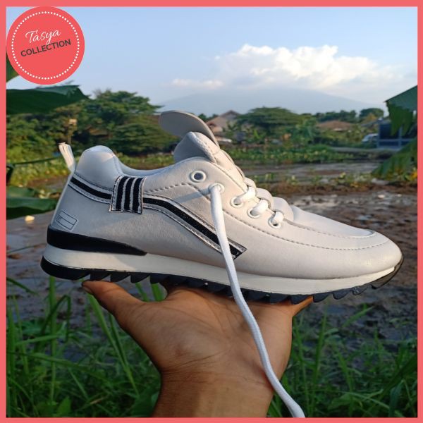 SEPATU BOOT (MG PUTIH)