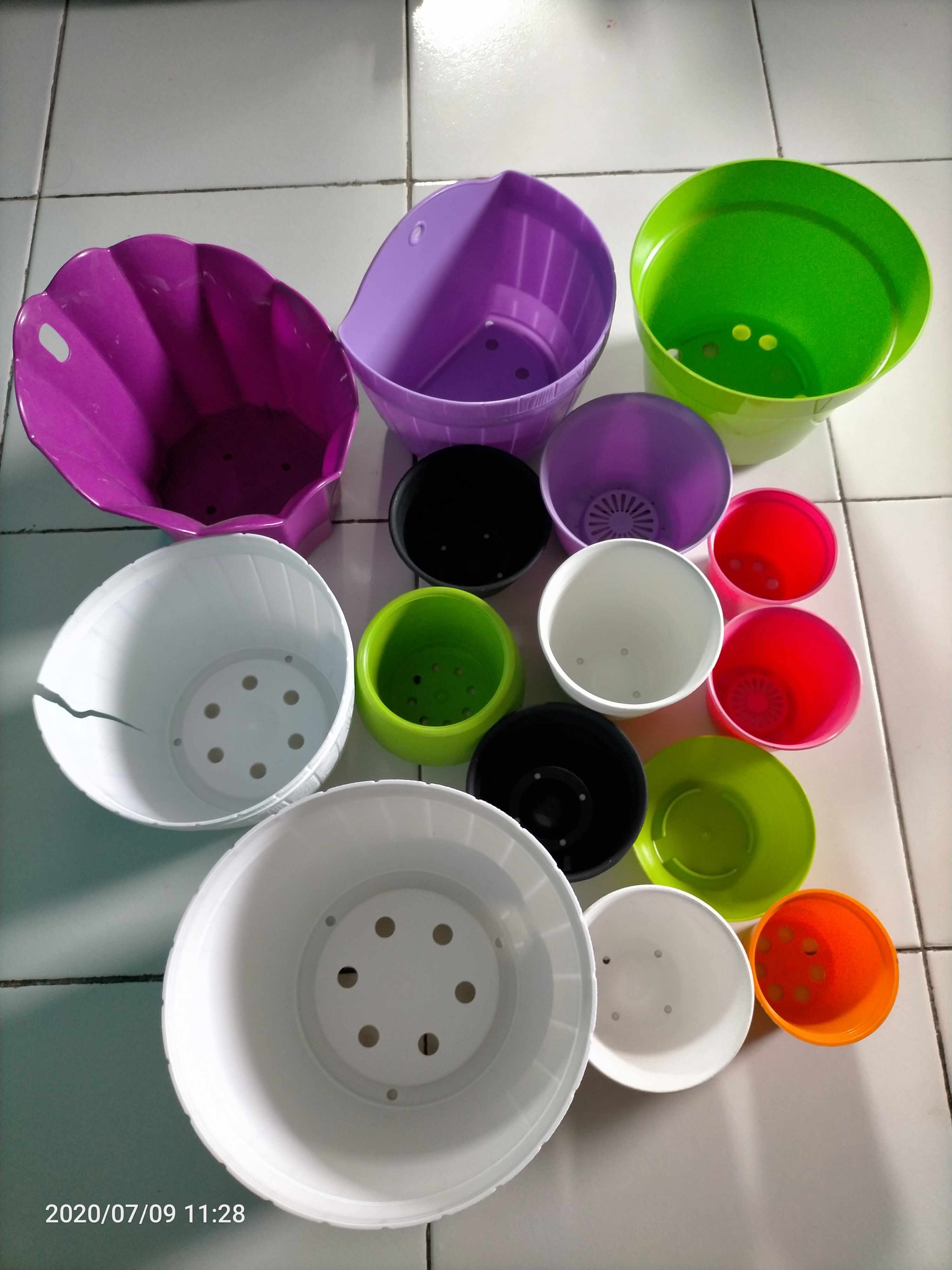 Pot 20 Cm Warna Warni