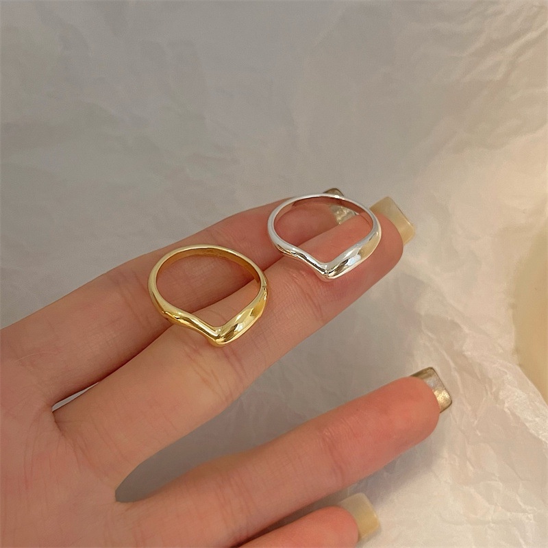 Cincin Desain Huruf V Unik Untuk Wanita