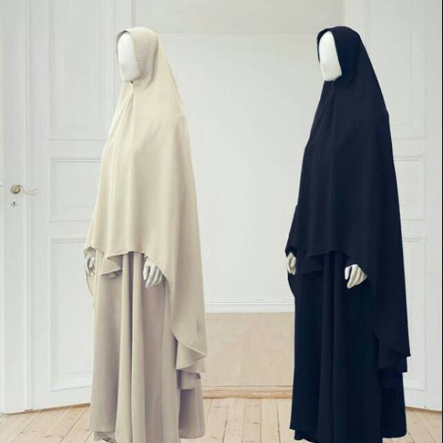 Hilyah Gamis Set dengan Khimar